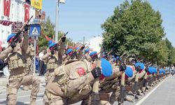 Komandolardan hayran bırakan Zafer Bayramı gösterisi
