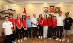 Şampiyon Darıca sporcular kupalara ambargo koydu