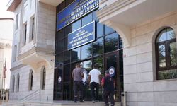 Temizlik personelleri buldukları cüzdanları polise teslim etti