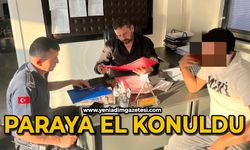 Paraya el konuldu