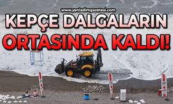 Kepçe dalgaların ortasında kaldı: Şaşkınlıkla izlediler!