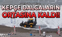 Kepçe dalgaların ortasında kaldı: Görenler şaşırdı!