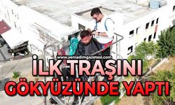 15 yıllık berber yeni açtığı dükkanının ilk tıraşını gökyüzünde yaptı