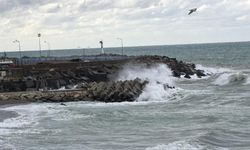 Akçakoca’da fırtına etkili oluyor