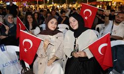 Ay yıldızlı coşku meydana sığmadı