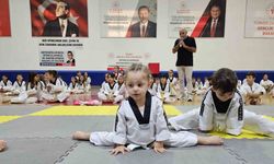 Tekvando sporcuları kuşak atladı