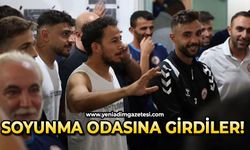 Soyunma odasına girdiler!