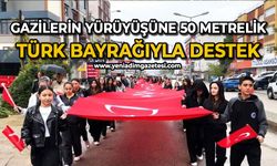 Gazilerin yürüyüşüne 50 metrelik Türk bayrağıyla destek