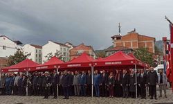 29 Ekim kutlamaları çelenk sunumu ile başladı