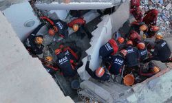 Gebze’de çöken binadaki kurtarma çalışmaları 11. saatinde havadan görüntülendi