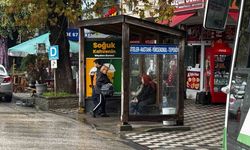 Halk otobüsü duraklarında saat çizelgesi eksikliği tepki çekti