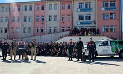Jandarmadan öğrencilere hayvan sevgisi eğitimi