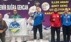 Körfezli karateciler Bursa’dan madalyayla döndü