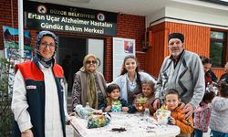 Minikler ve büyükler marul fidesi dikti