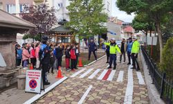 Öğrencilere uygulamalı trafik eğitimi veriliyor