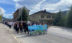 Yürüyerek günlerini kutladılar