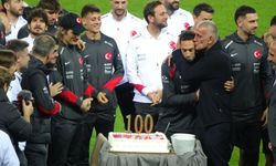 Hakan Çalhanoğlu’na 100. milli maç sürprizi