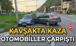 Kavşakta korkutan kaza: İki otomobil çarpıştı