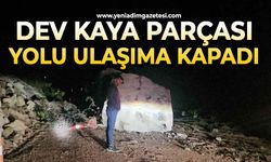 Düşen dev kaya karayolunu ulaşıma kapattı