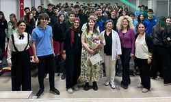 Öğrenciler için çifte kazanım: Hem bilim hem İngilizce pratiği