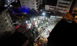 Enkaz başında 14. saat: Hummalı çalışma sürüyor