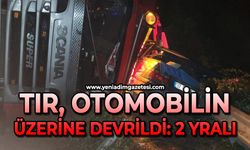 Tır otomobilin üzerine devrildi: 2 yaralı