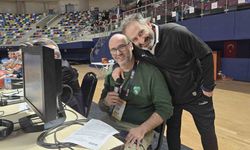 Kadınlar Basketbol Süper Ligi maçında anonsçu olmayınca görev gazeteciye düştü