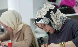 Kadınlar hem öğreniyor hem aile bütçelerine katkı sağlıyor