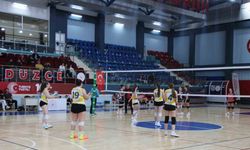 Küçük kızlar voleybol müsabakaları başladı