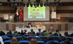 Tayfun Öneş, KBÜ öğrencilerine mesleki tecrübelerini aktardı