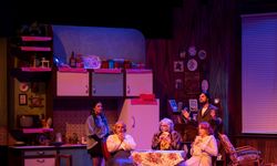 "Üç Jokerli Konken" Adana’da kapalı gişe sahnelendi