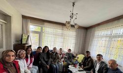 Üniversiteli gençler asırlık çınarıyla buluştu