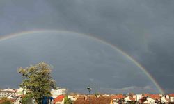 Yağmur sonrası beliren gökkuşağı görsel şölen oluşturdu