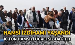 Hamsi izdihamı yaşandı: 10 ton hamsiyi ücretsiz dağıttı
