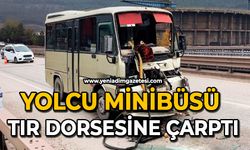 Yolcu minibüsü tır dorsesine çarptı