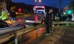 Otomobil hafif ticari araca çarptı: 3 yaralı