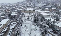 Bölge beyaza büründü: Kent merkezinde ortaya kartpostallık görüntüler çıktı