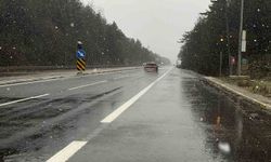 Bolu Dağı geçişinde kar yağışı etkili oluyor