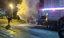 Çalıştırdığı aracı bir anda alev aldı, sürücü son anda kurtuldu