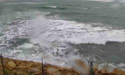 Fırtına etkili oluyor: Sahillerde dalgalar yükseldi, zirvede yağmur ve sis hakim