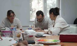 Kadınlar hem öğreniyor hem eğleniyor