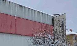 Kar ve buz kütleleri tehlike saçıyor