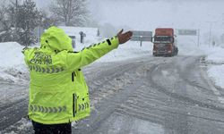Karayolu ağır tonajlı araç trafiğine kapatıldı