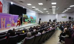 Kartepe'de çocuklara 'Küçük Cesaretler Kulübü' oyunu sahnelendi
