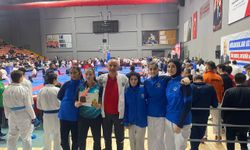 Kartepeli karateciler İstanbul'da kürsüye çıktı