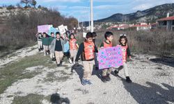 Öğrenciler erozyon farkındalığı için yürüdü