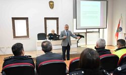 Polislere etkili iletişimde protokol ve nezaket