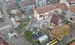 Riskli bina yıkıldı