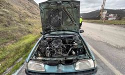 Seyir halindeki otomobil yandı