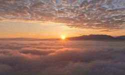 Sis bulutları arasında kartpostallık görüntüler